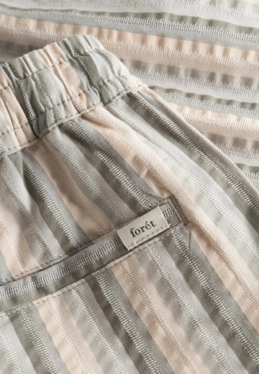 Foret | Otter seerssucker shorts grey stripe