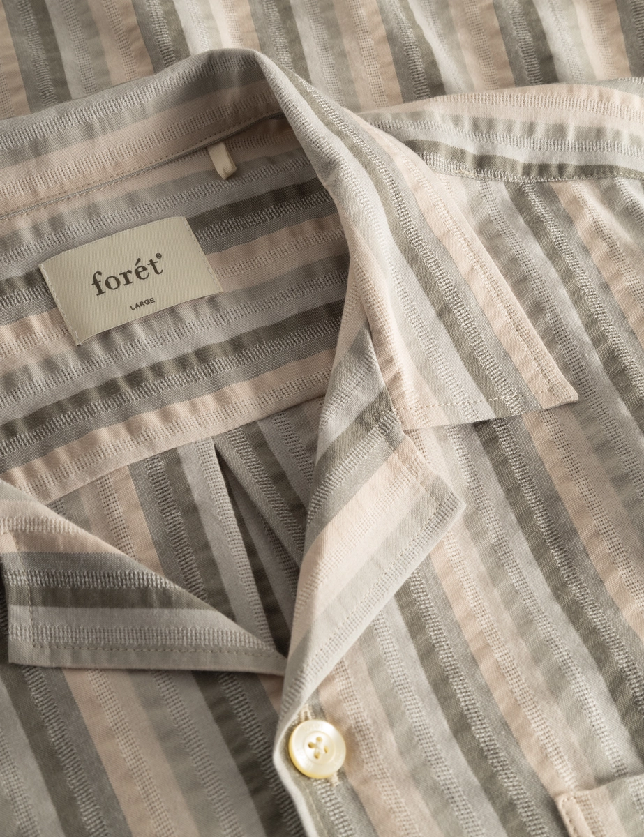 Foret | Otter seerssucker ss shirt grey stripe