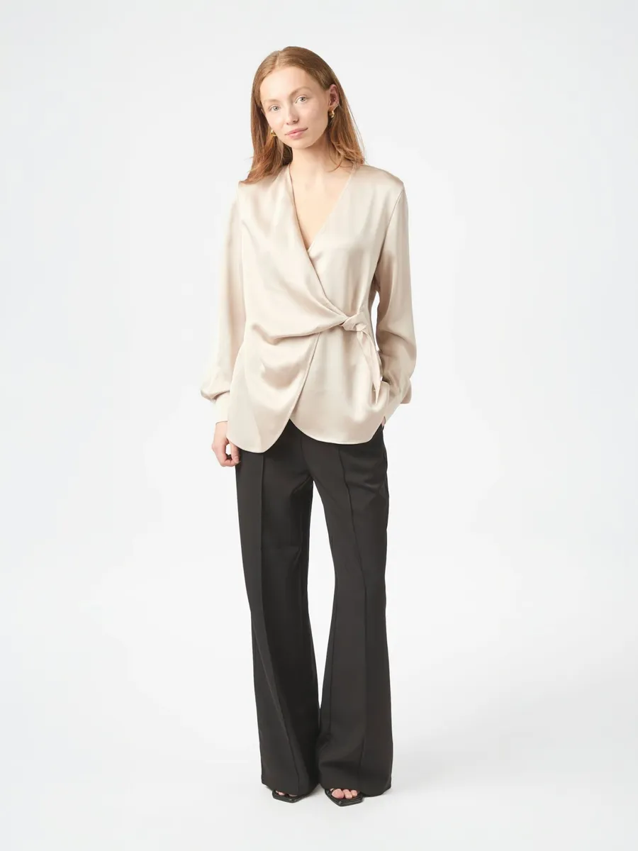 Neo Noir | Petris heavy sateen blouse