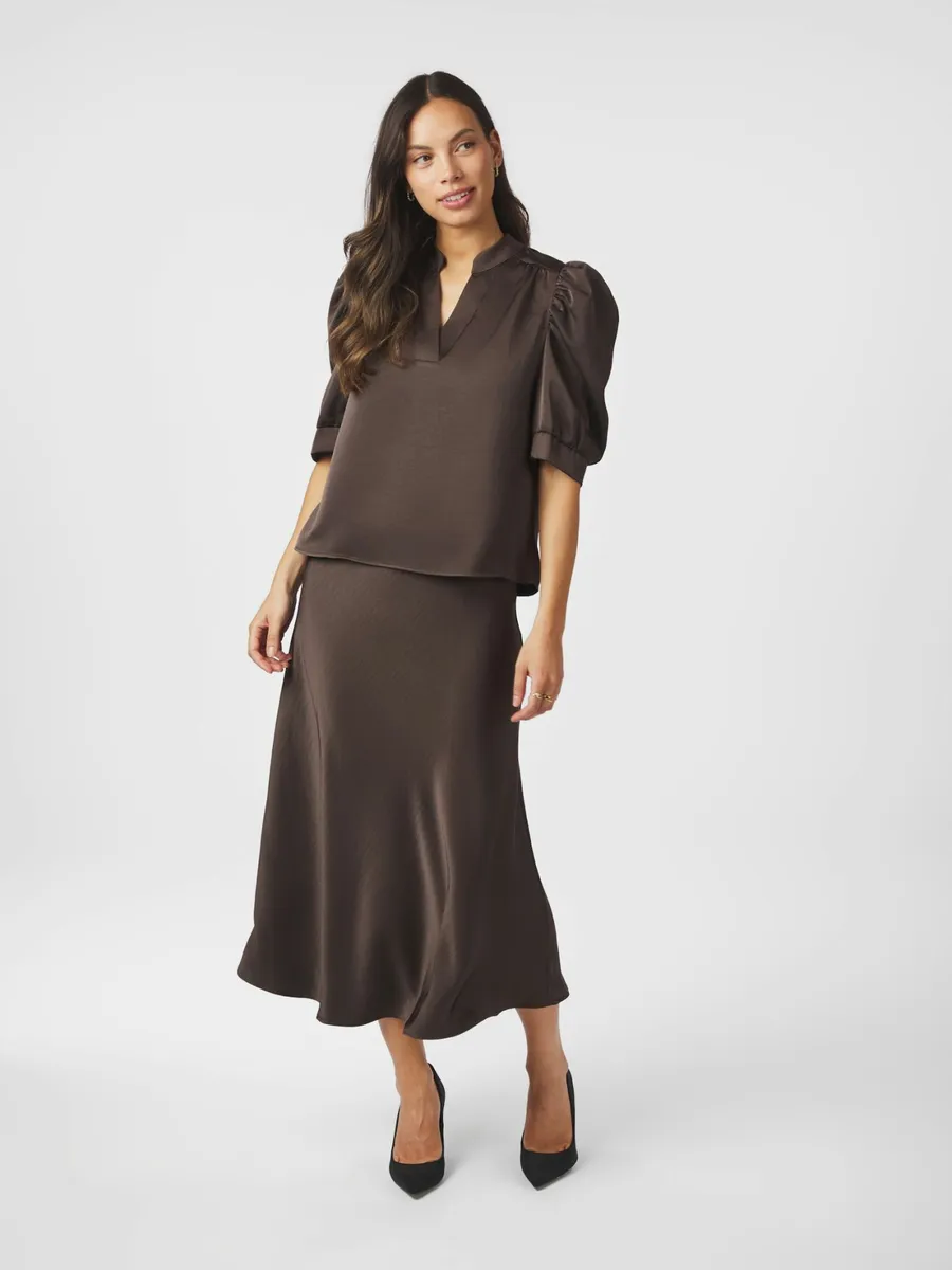 Neo Noir | Roella heavy sateen blouse