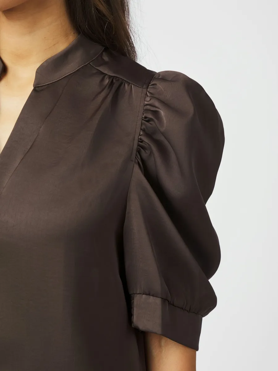 Neo Noir | Roella heavy sateen blouse