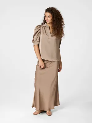 Neo Noir | Roella heavy sateen blouse