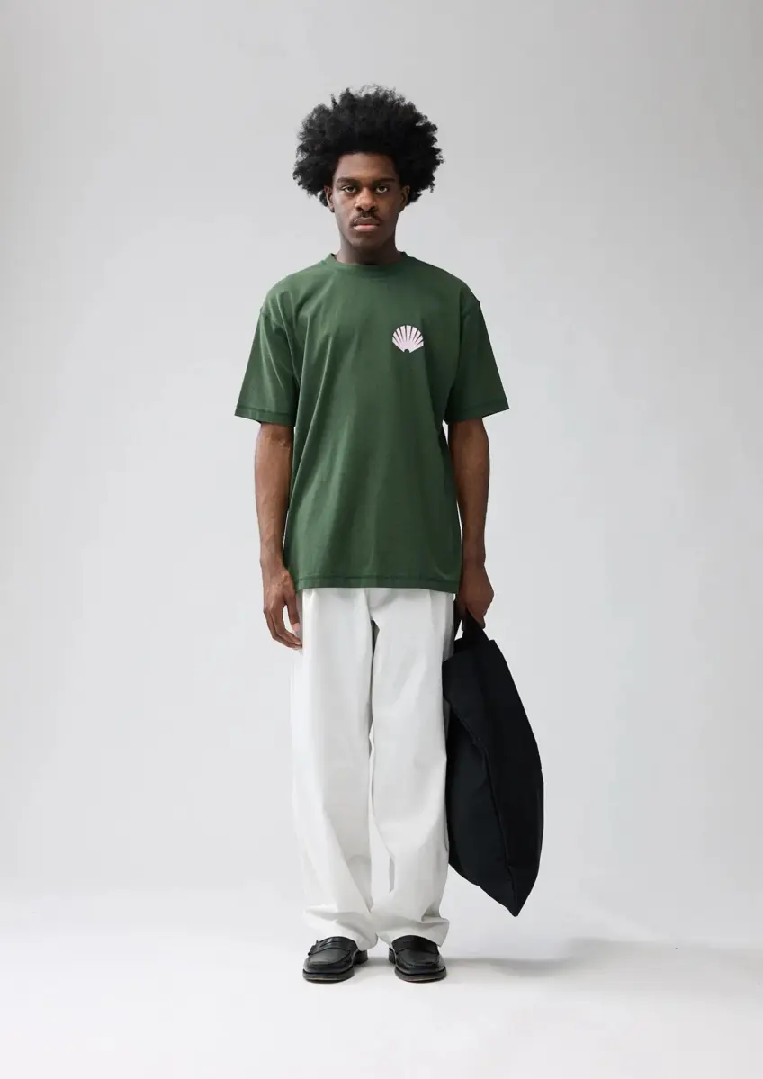 New Amsterdam | Logo tee kombu green