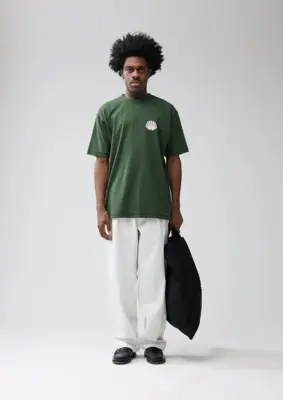 New Amsterdam | Logo tee kombu green