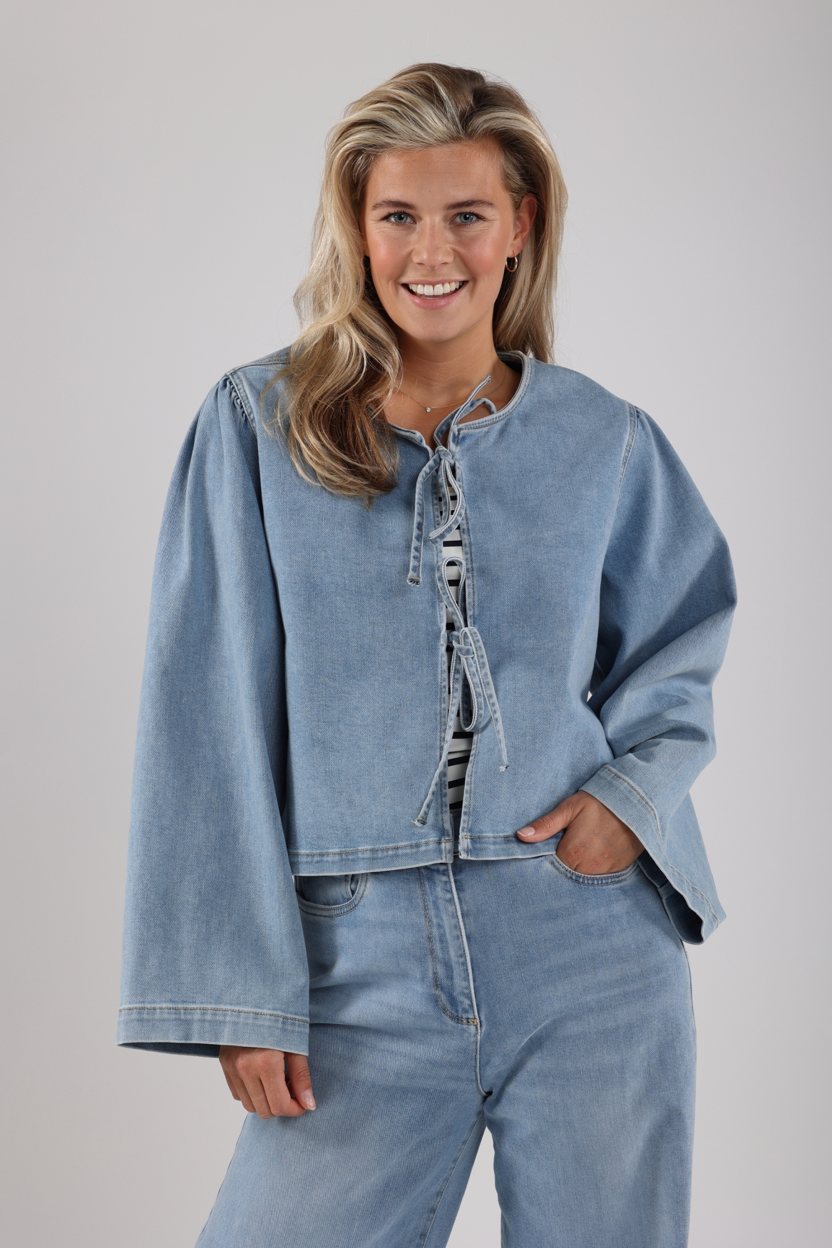 Nukus | Bowy blouse