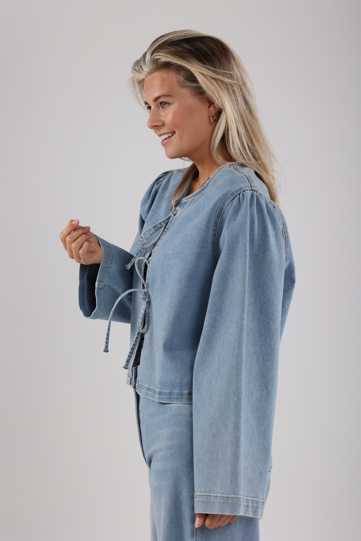 Nukus | Bowy blouse