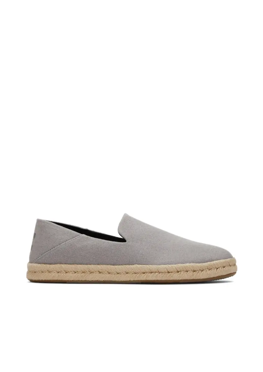 Toms | Santiago.
