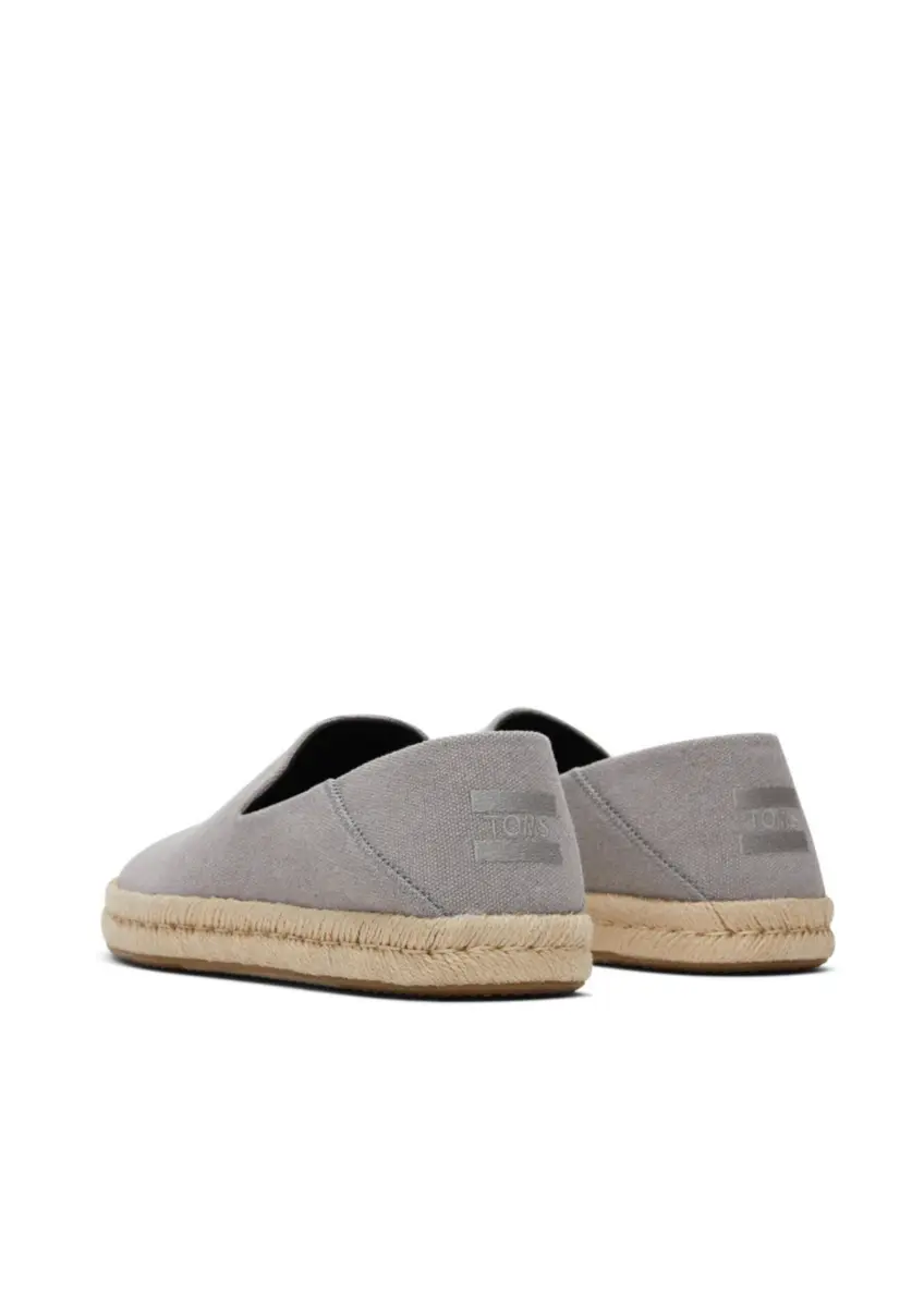 Toms | Santiago.