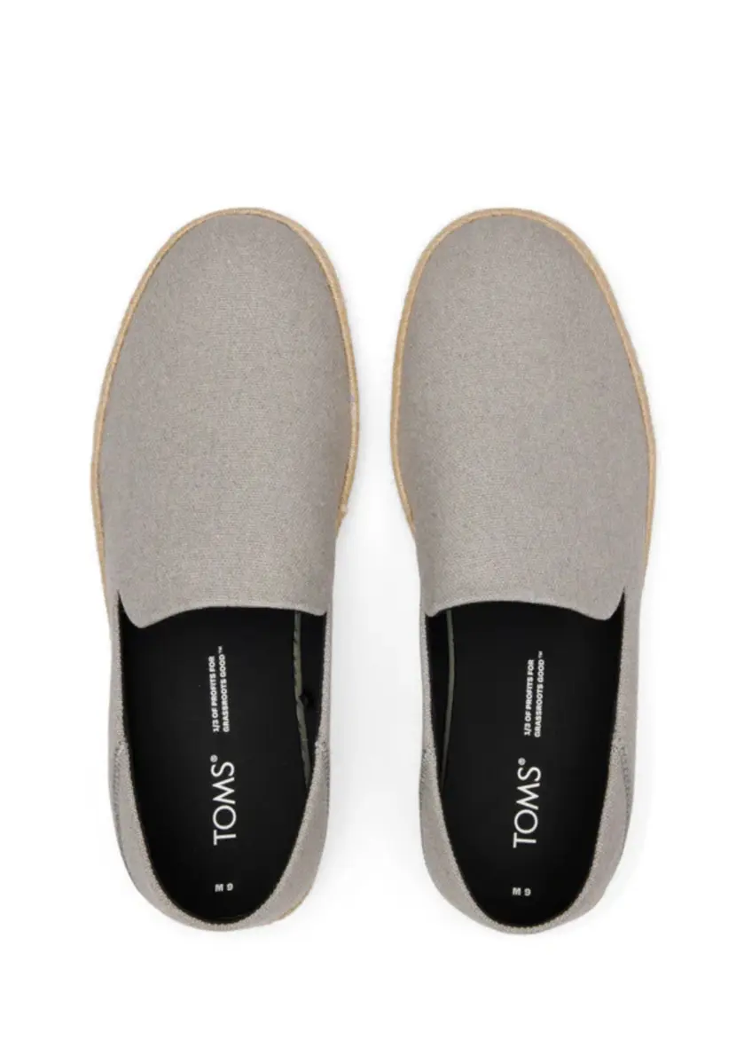 Toms | Santiago.